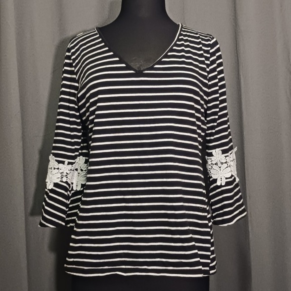 Nina Capri Black and White Striped V-Neck Top with Lace Sleeve Detail